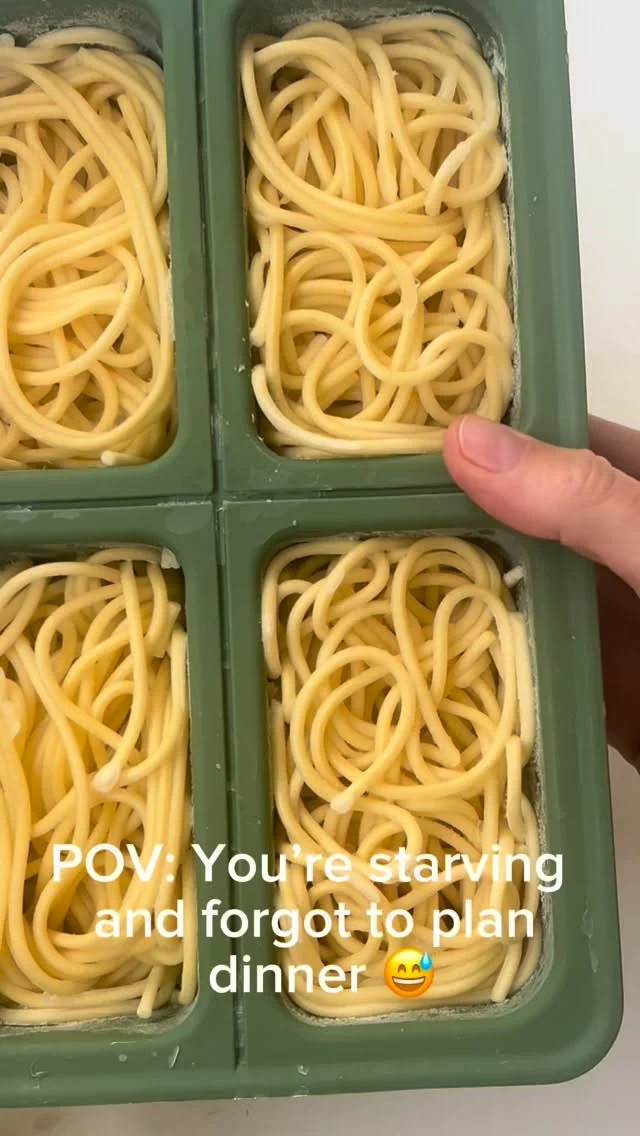 Dinner in 5 minutes? YES PLEASE. 🙌

Frozen spaghetti.
Frozen bolognese.
A quick heat-up.
A sprinkle of Parmesan.
And Bob’s your uncle… dinner is served! 🍝

Our Microgarden Freezer Trays make batch cooking and portioning so easy — helping you cook once, freeze portions and have a homemade meal ready in minutes.

Future you is going to LOVE you for this. 😉

#Microgarden #MicrogardenFreezerTrays #FreezerTrays #MealPrep #BatchCooking